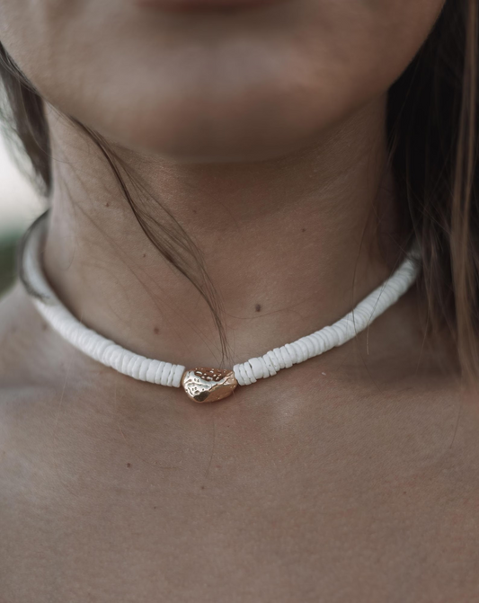 awm natural hawaiian puka shell necklace